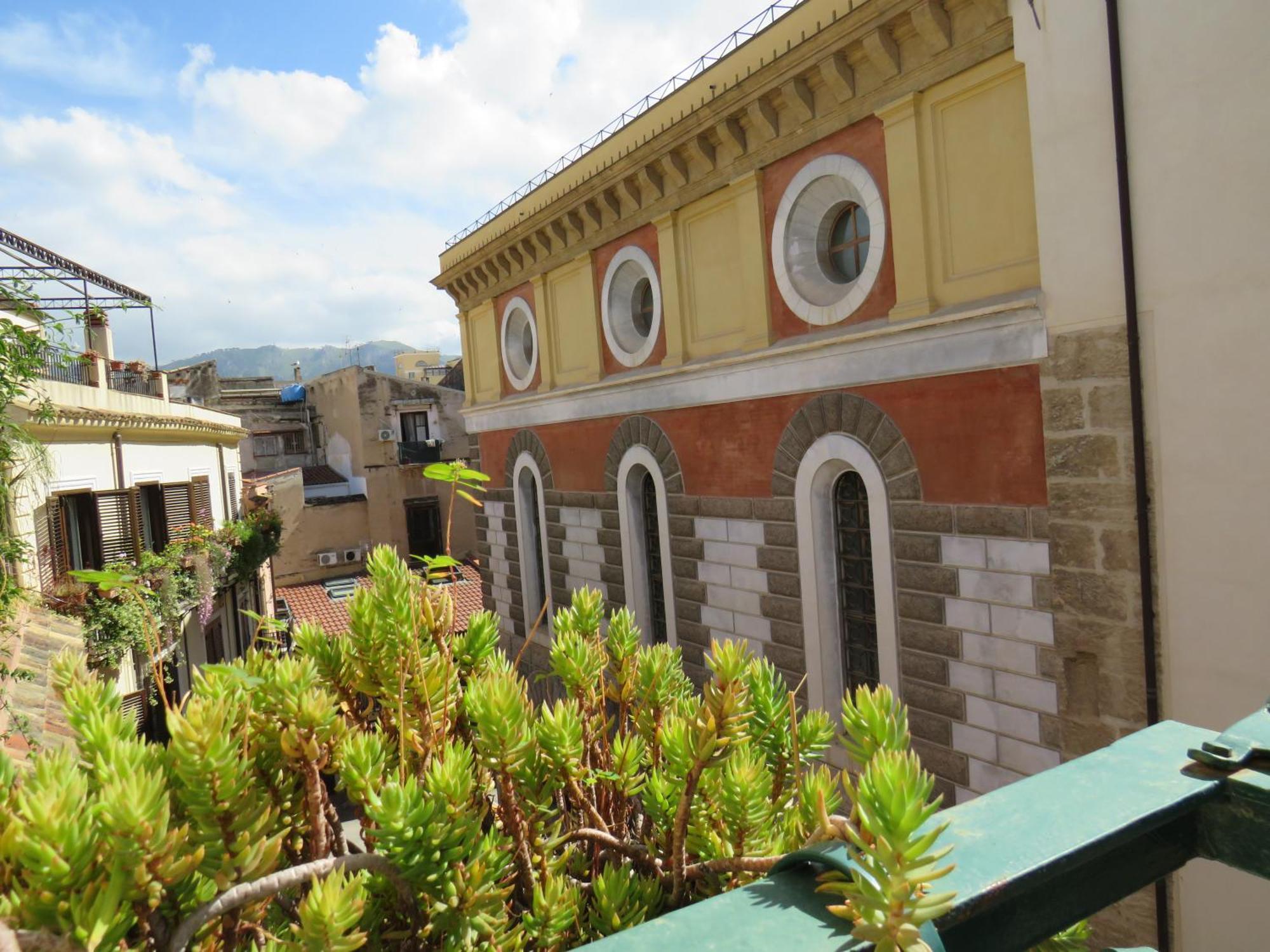 Awesome Terrace And In The Centre Palermo
