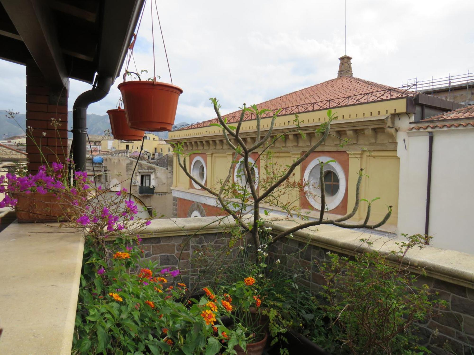 Awesome Terrace And In The Centre Palermo